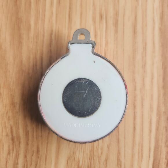 Vtg Christmas Magnet Lot Red Ornament & 1981 Wooden Gingerbread Holiday Decor - Picture 5 of 7